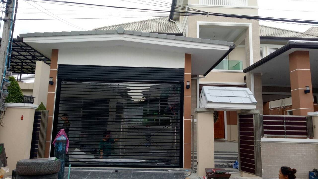ออกแบบประตูม้วนตามหน้างาน - ธนาธิป ประตูม้วน